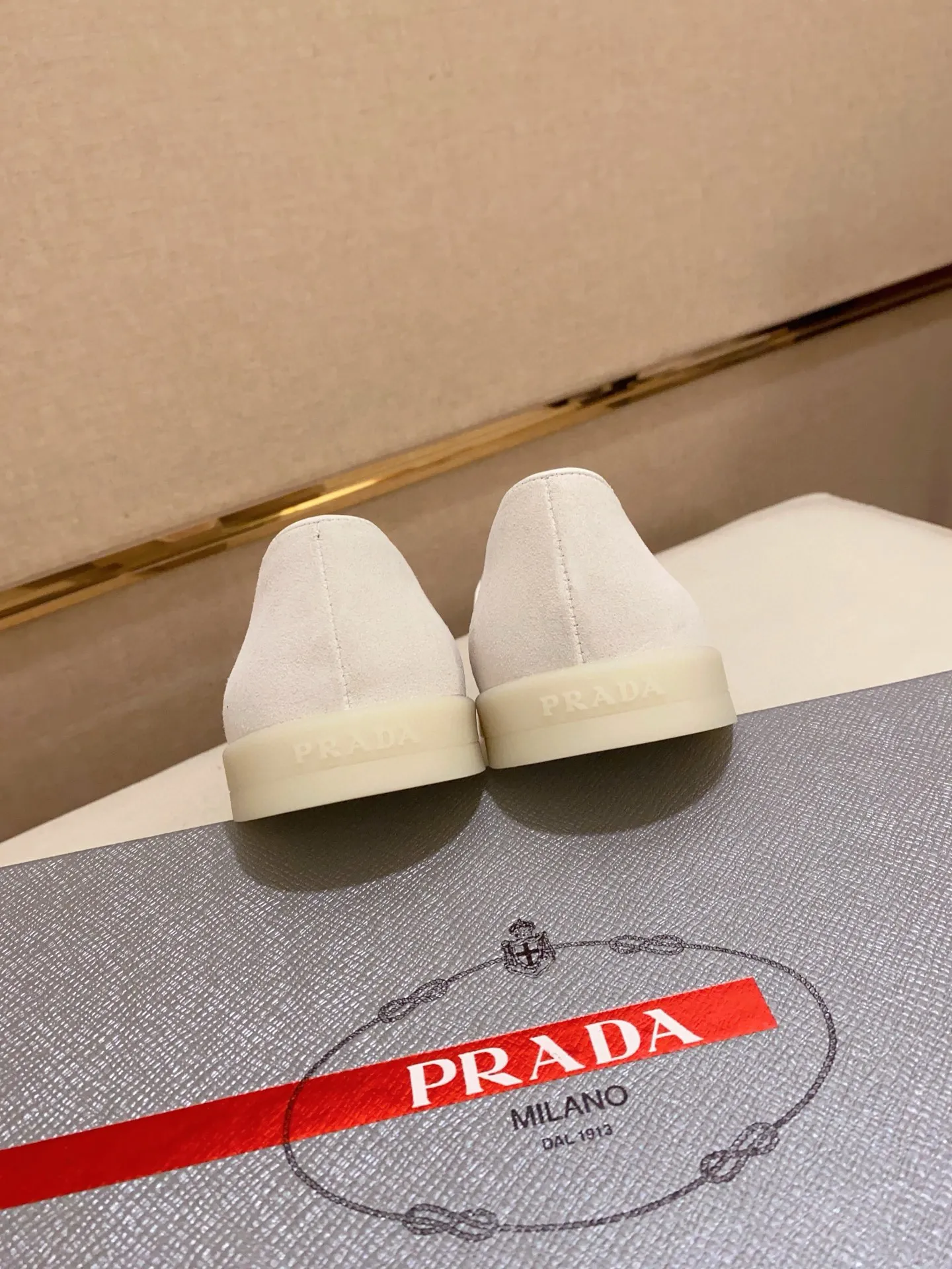 Men's shoes 💰 580💰 ✔️✔️✔️High-quality new PRADA counters are launched at the same time. The new men's shoes and 😘fabrics are selected from high-silk bald cowhide and are made by pure handicrafts. Lining: Full cowhide lining. 👍🏿 High-end ☄️ air-cushion molded anti-slip rubber outsole, exquisite lines, simple and elegant, comfortable and high-end for leisure travel. Code number: 38 to 44 (45 can be customized)